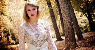 Taylor Swift in Woods Wallpaper