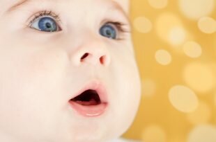 The surprised eyes of a child HD Wallpapers
