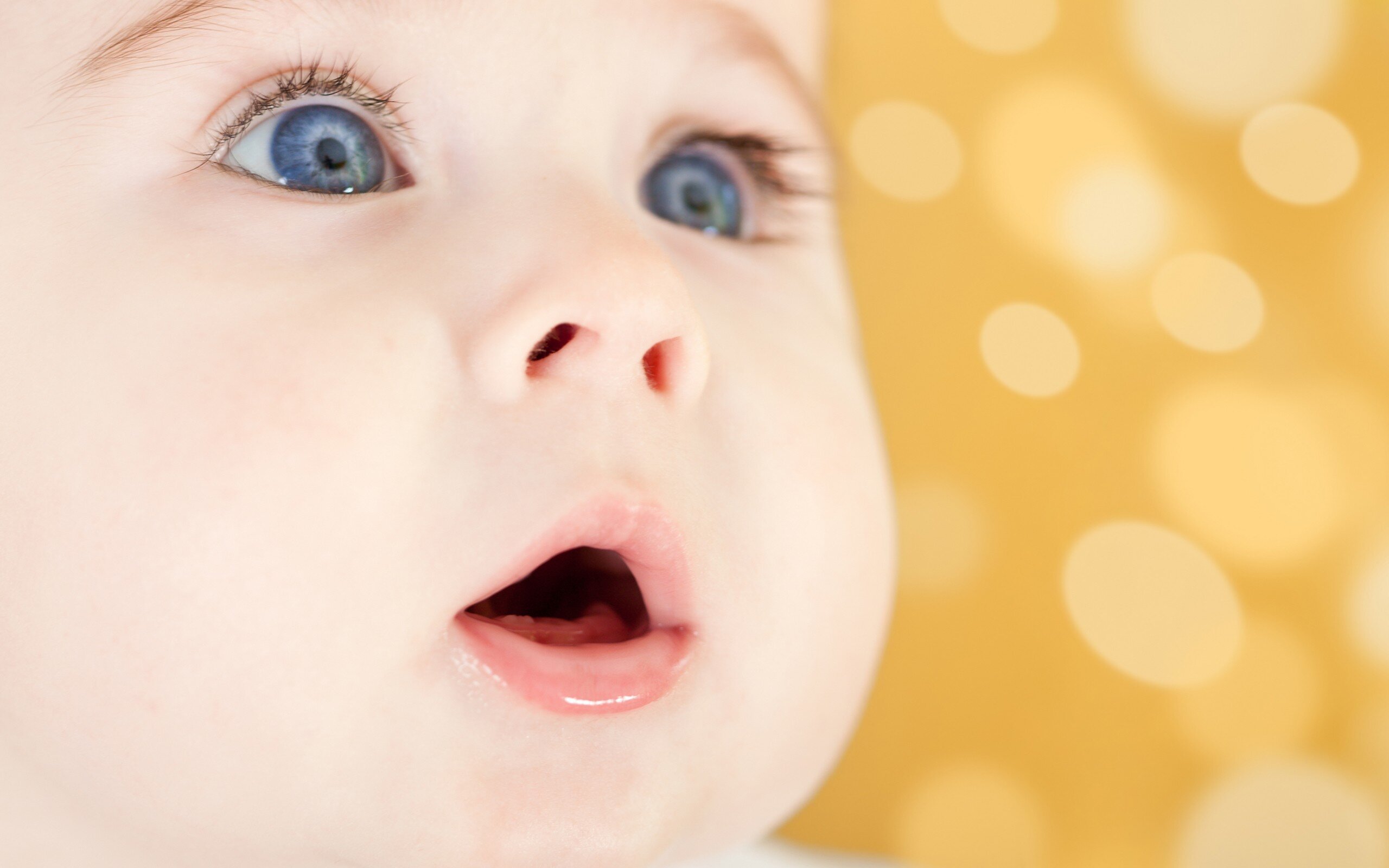The surprised eyes of a child HD Wallpapers photo