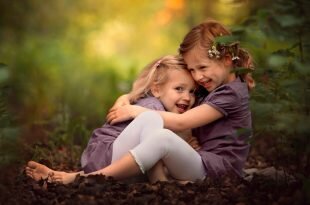Two cute little sisters playing in the park HD Wallpapers