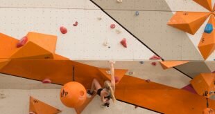sport muscles climbing hobby leisure climber mountaineer bouldering Wallpaper